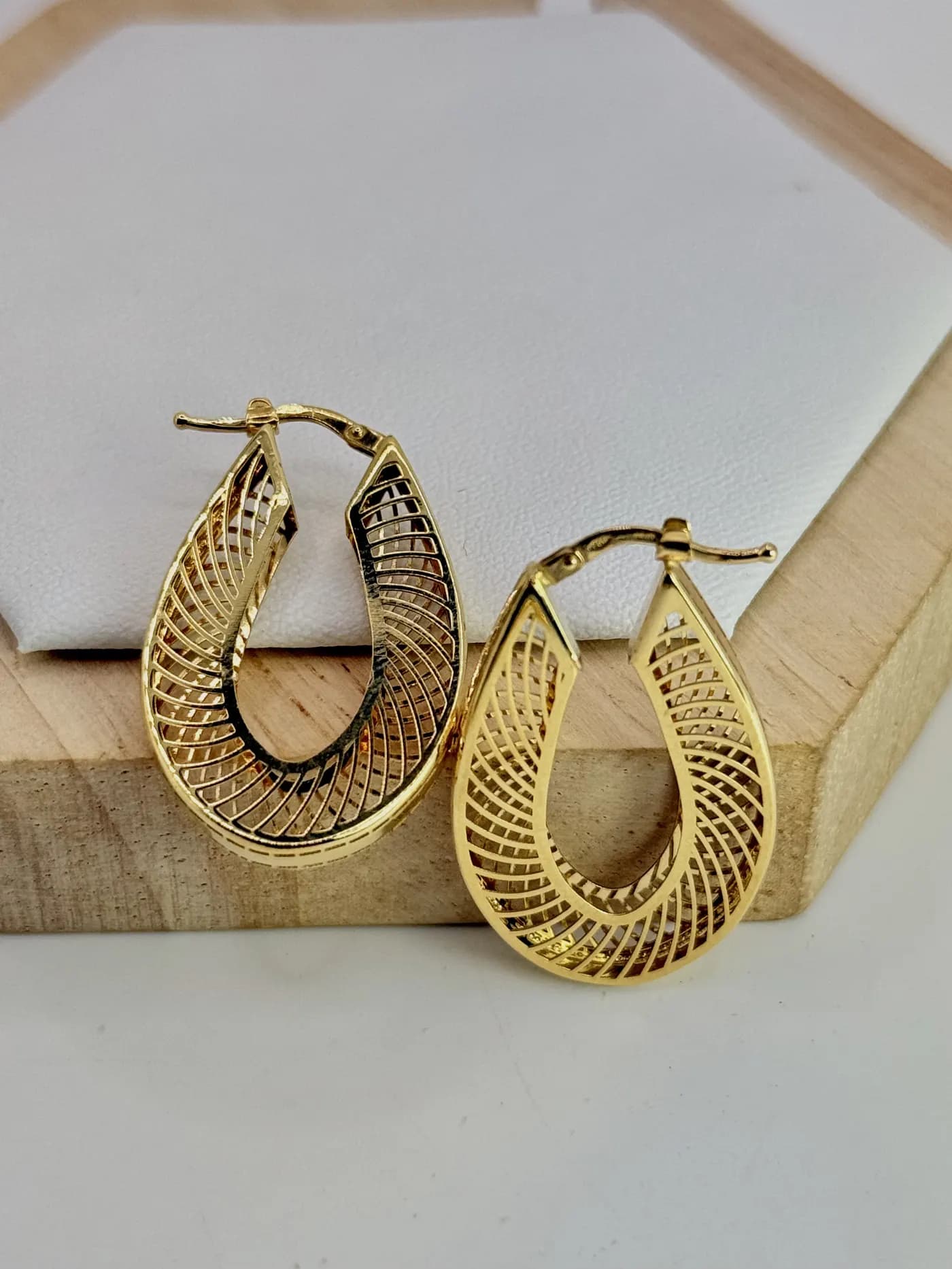 Aretes de filigrana en oro