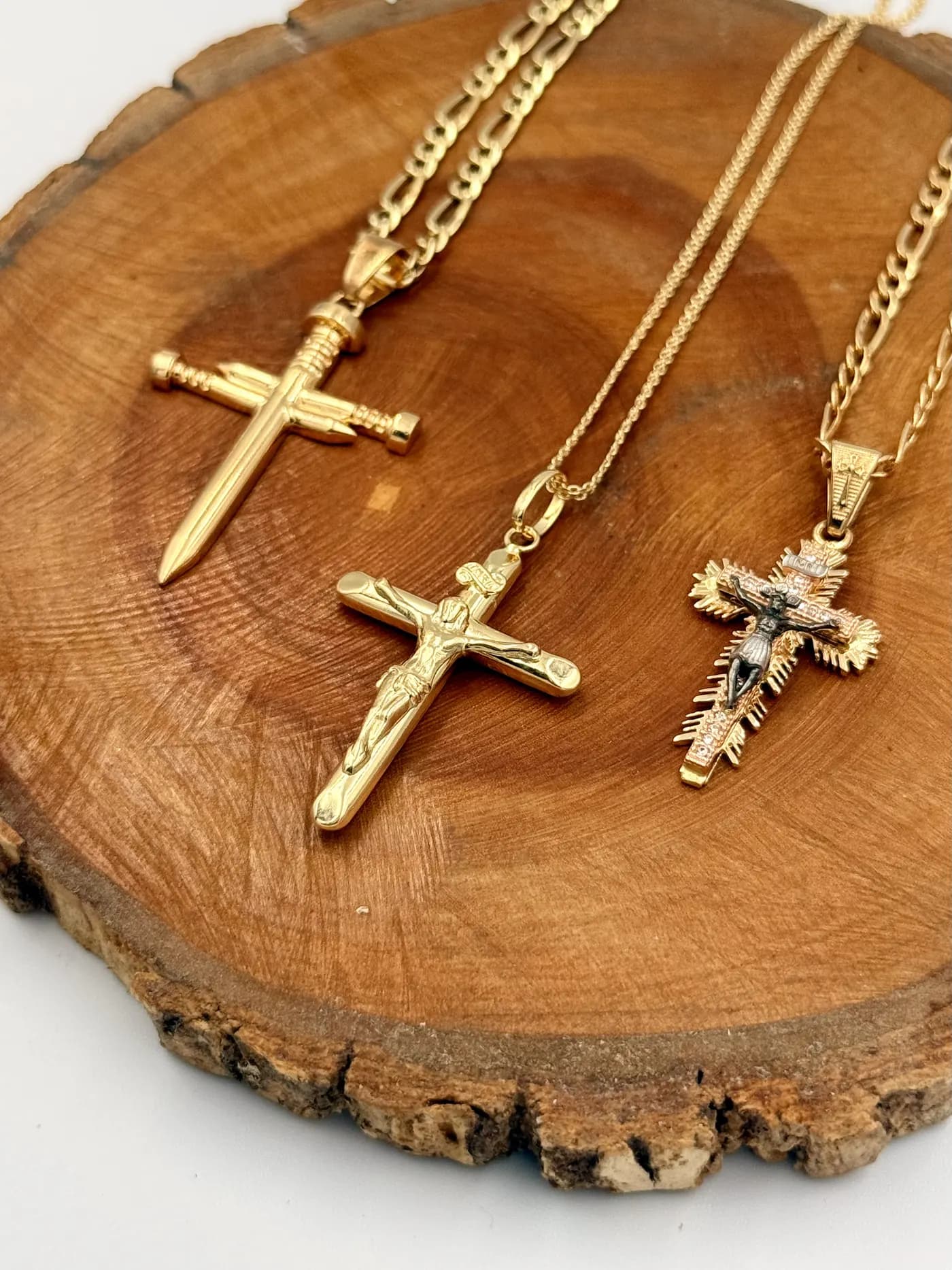 Crucifijos en oro