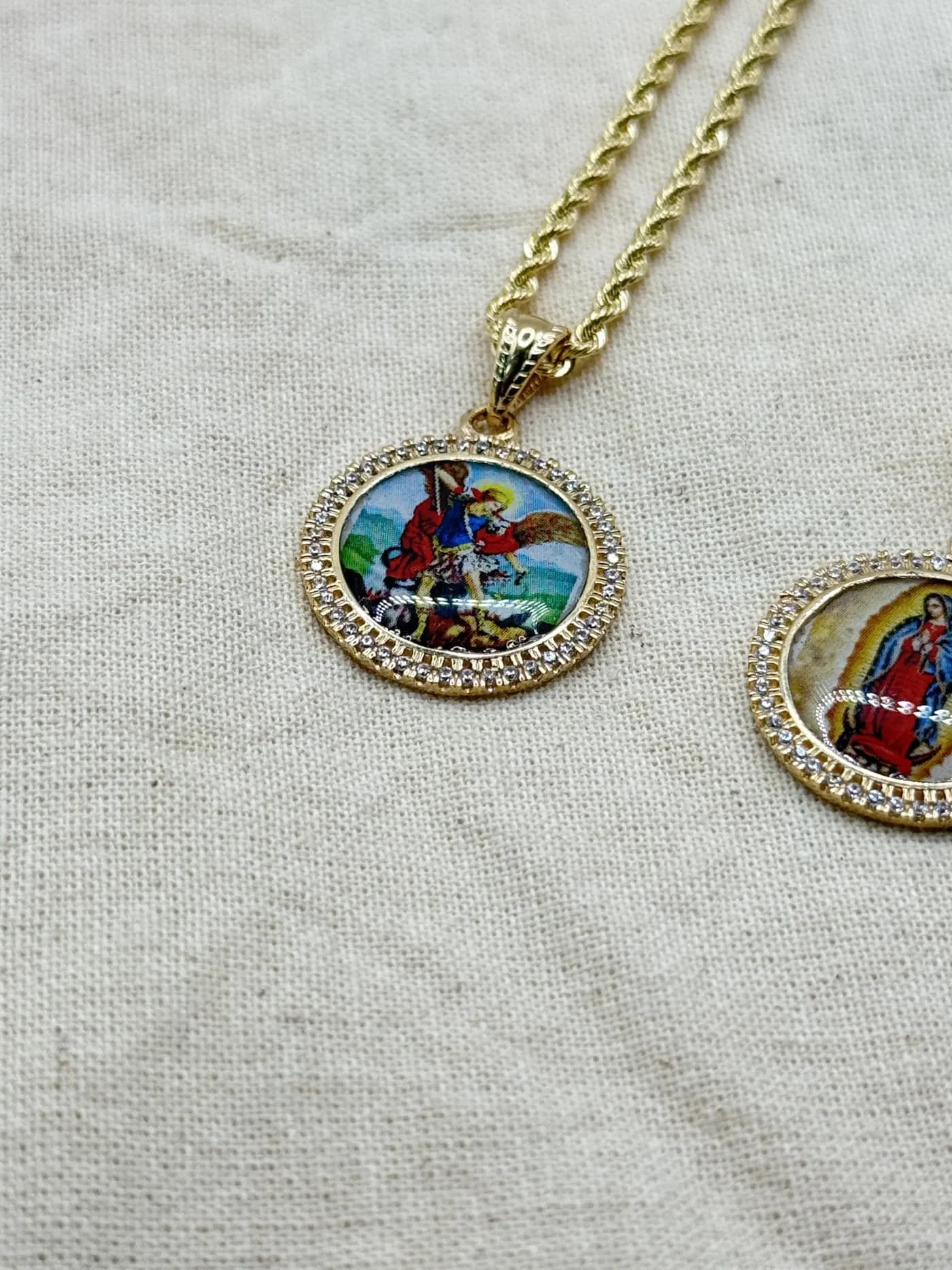 Medallas religiosas en oro